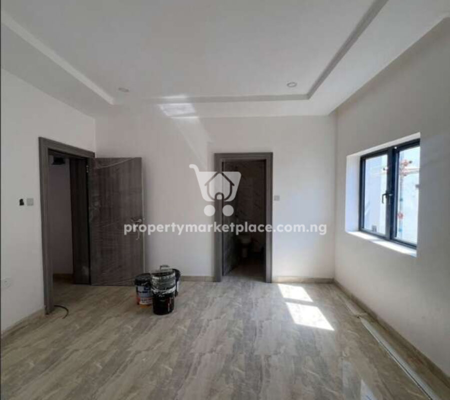 Spacious 5 bedroom detached duplex in a serene estate