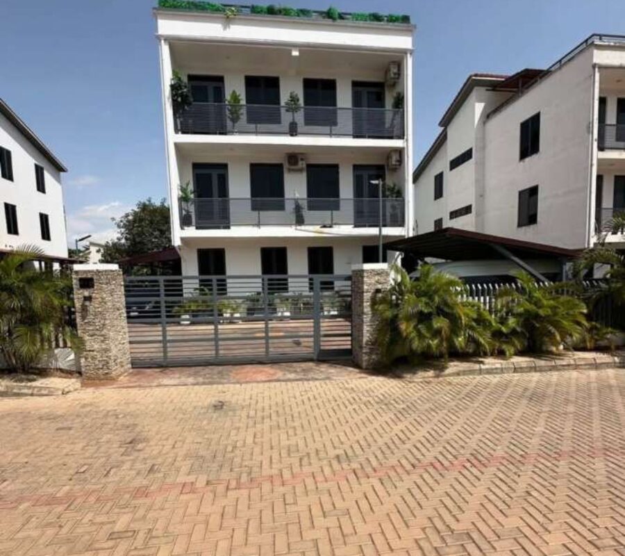 Luxury 6 bedroom detached duplex with open rooftop