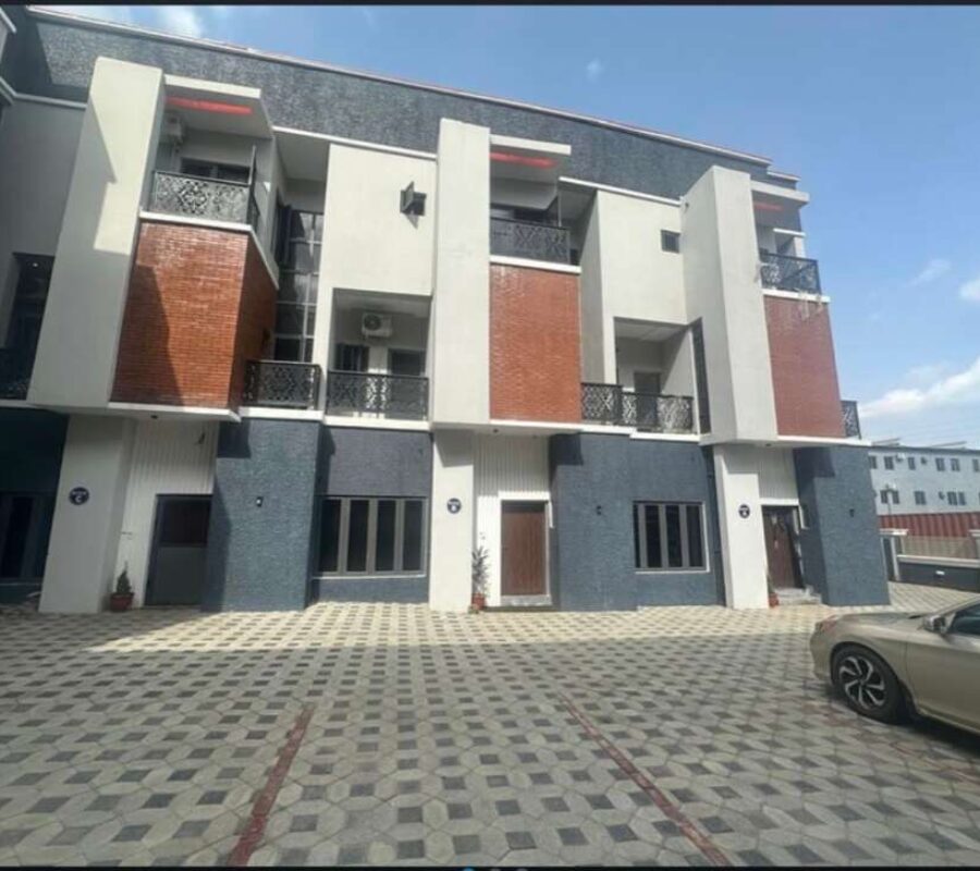 Luxury 4 bedroom terrace duplex with 3 living rooms