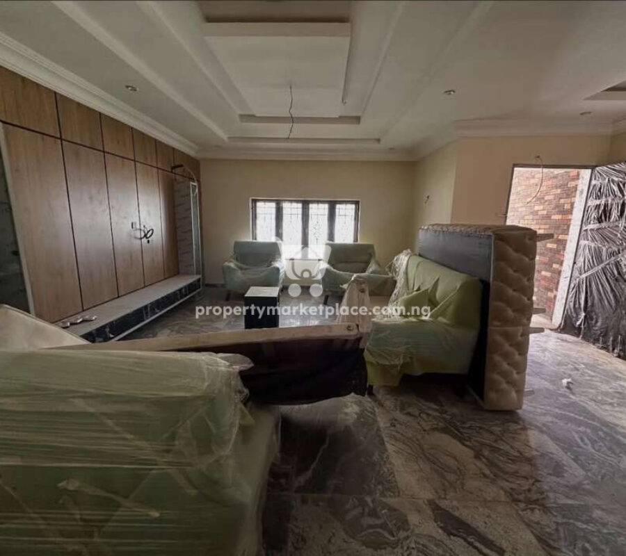 Nicely finished 4 bedroom detached duplex in a nice area