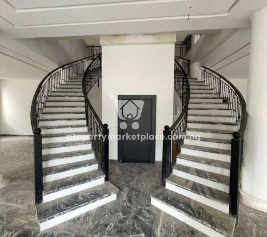 Exquisite 6 bedroom detached duplex with swimming pool