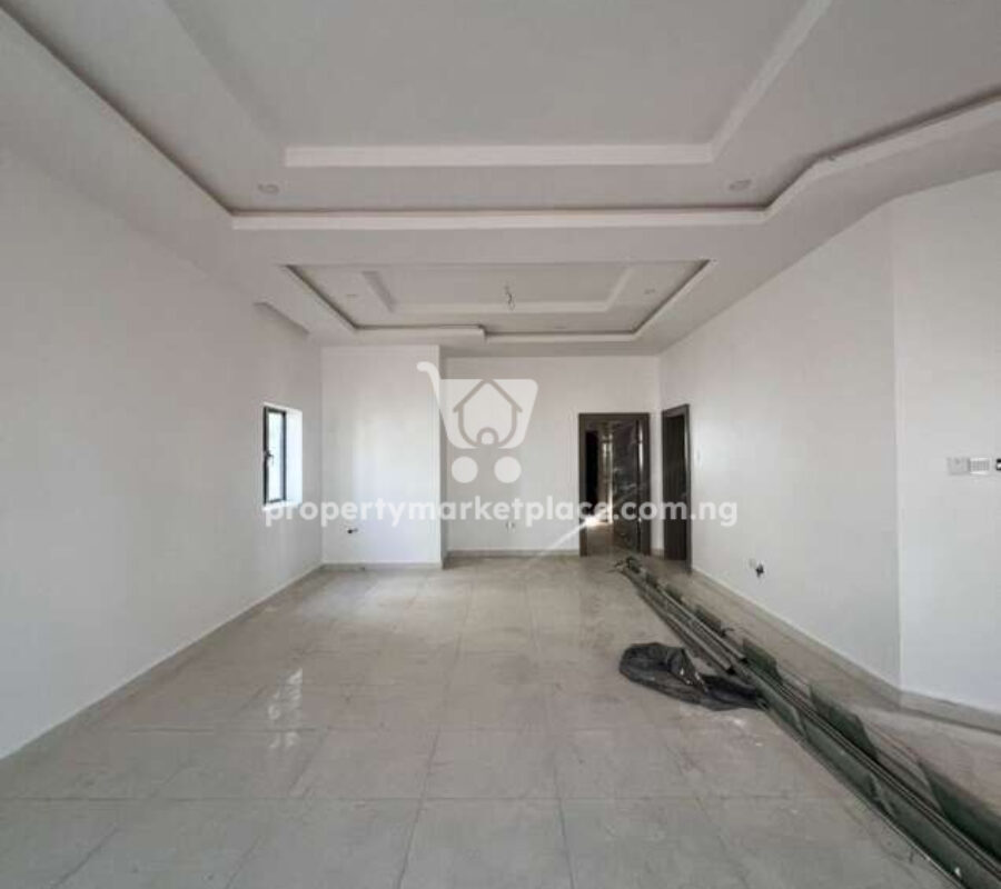 Spacious 5 bedroom detached duplex in a serene estate