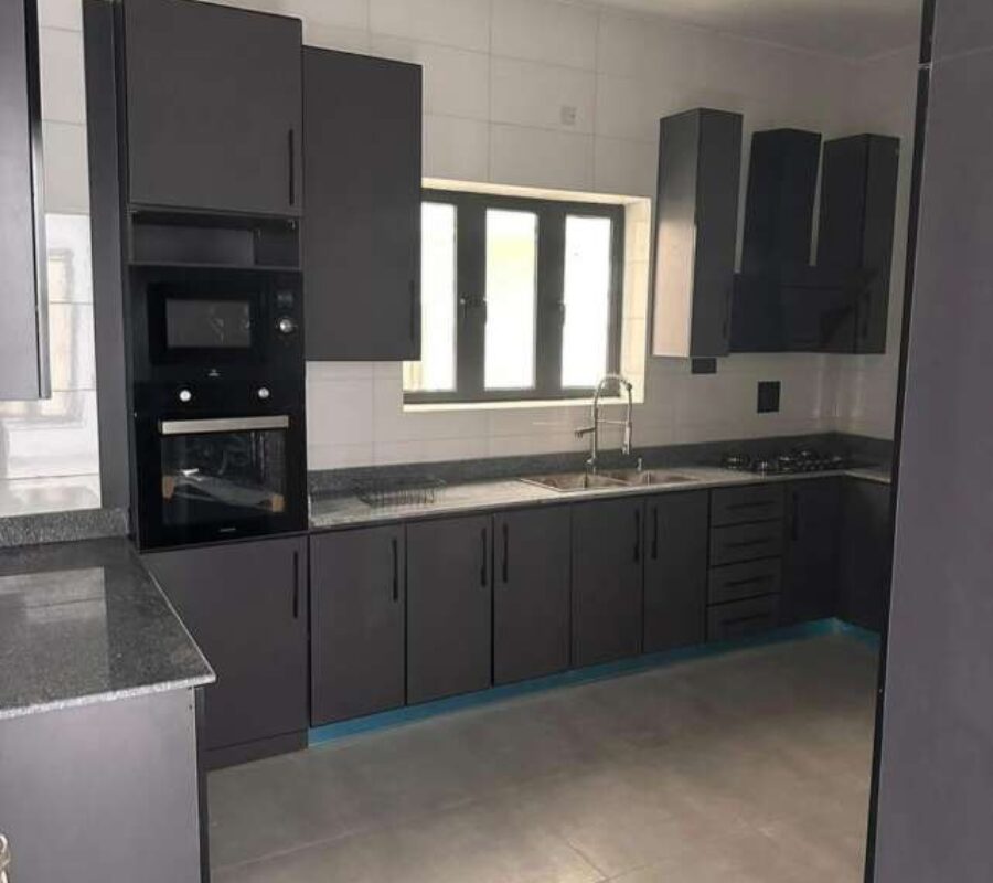 Luxurious 4 bedroom detached duplex with a room Bq