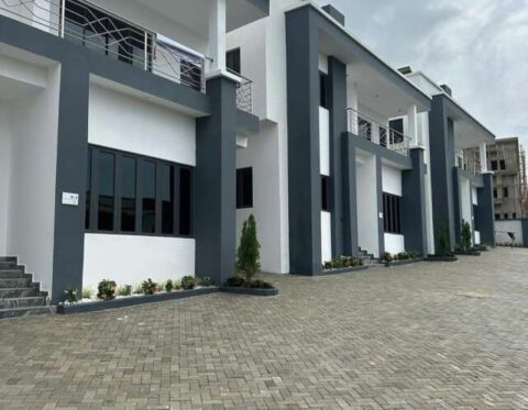 Luxurious 4 bedroom detached duplex with a room Bq