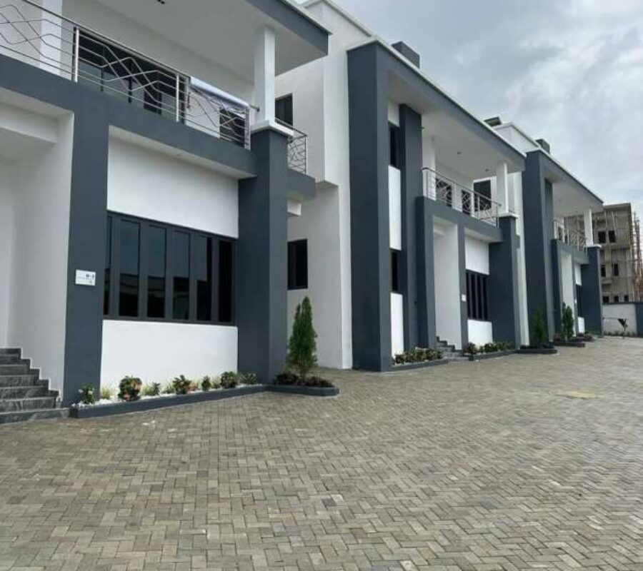 Luxurious 4 bedroom detached duplex with a room Bq