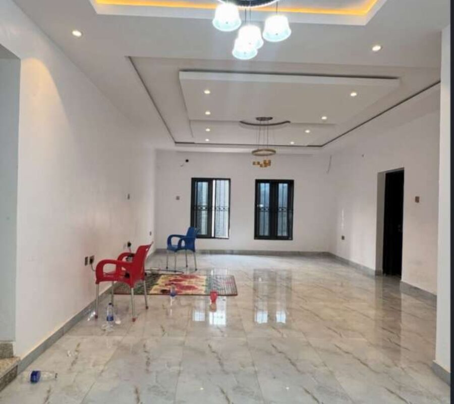 Luxury 4 bedroom terrace duplex with 3 living rooms
