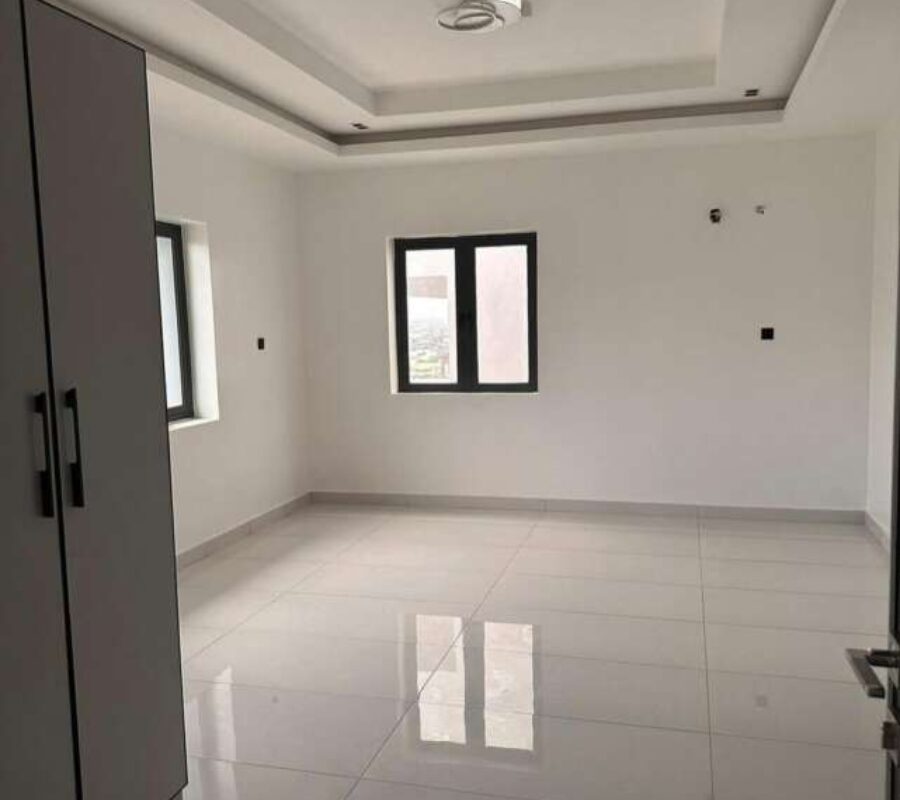 Luxurious 4 bedroom detached duplex with a room Bq