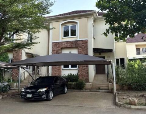 Spacious 3 bedroom terrace duplex (corner unit)