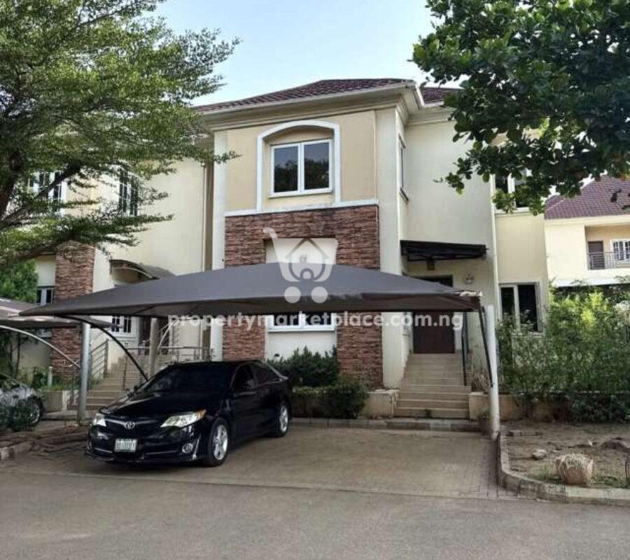Spacious 3 bedroom terrace duplex (corner unit)