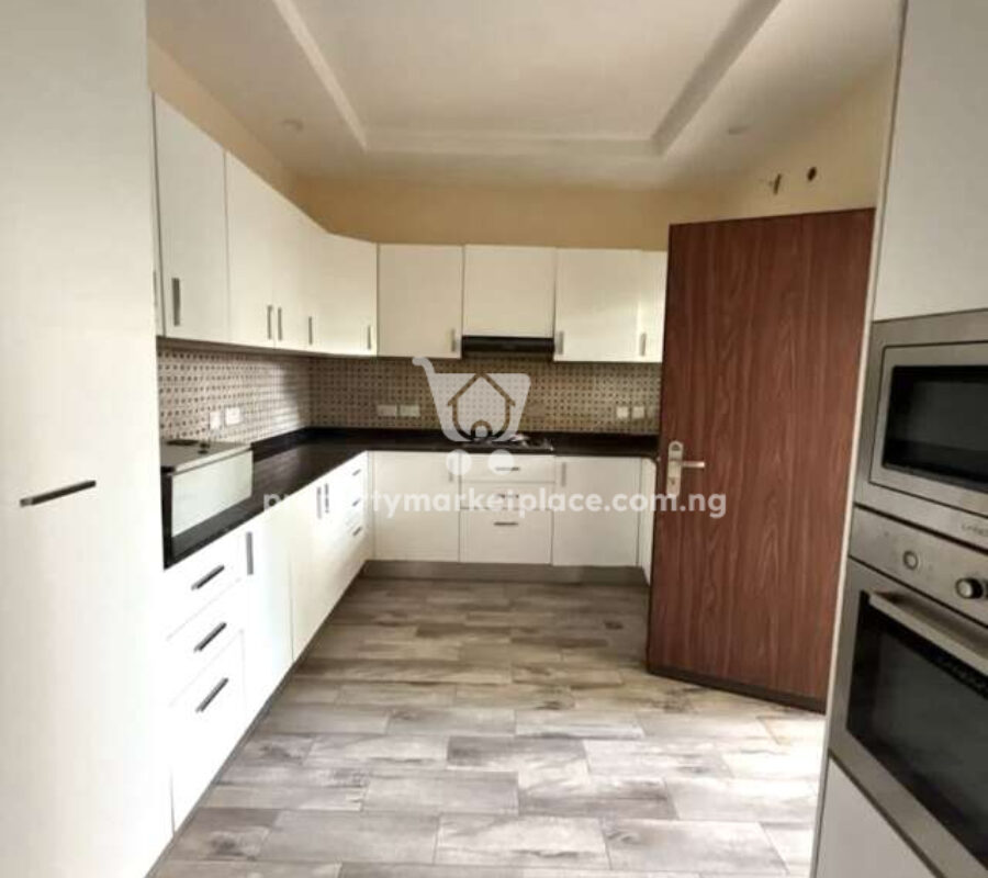 Spacious 3 bedroom terrace duplex (corner unit)