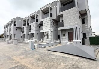 Spacious 4 bedroom terrace duplex with a room Bq