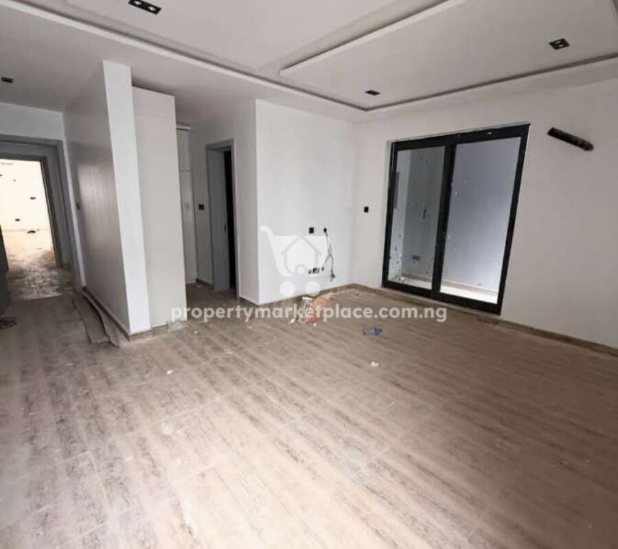 Spacious 4 bedroom terrace duplex with a room Bq