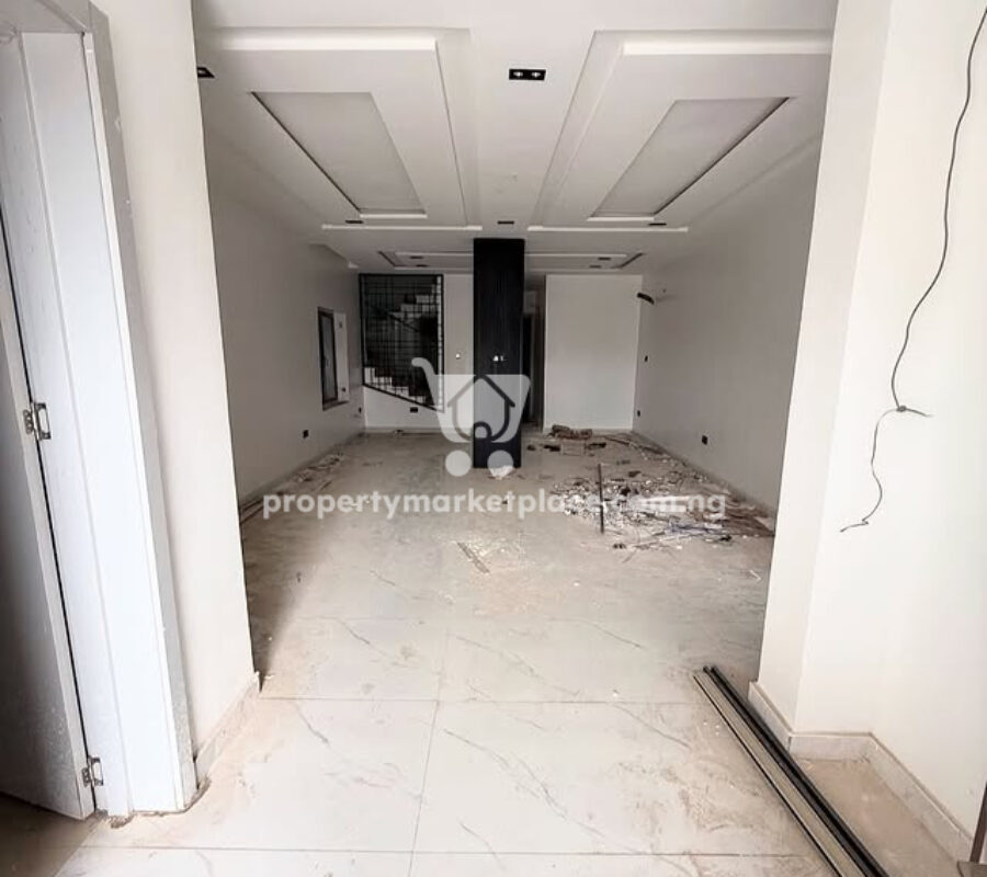 Spacious 4 bedroom terrace duplex with a room Bq