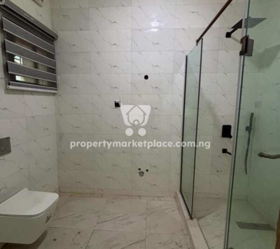 Nicely finished 5 bedroom detached duplex in a nice area