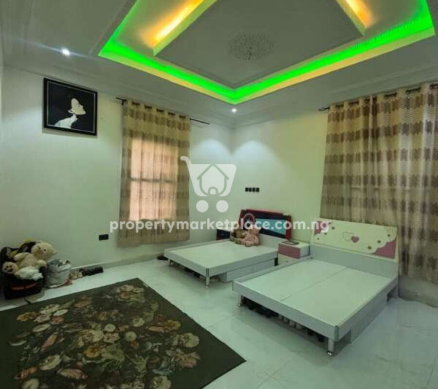 Nicely finished 5 bedroom detached duplex in a nice area