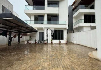 Massive 5 bedroom detached duplex with 2 rooms Bq