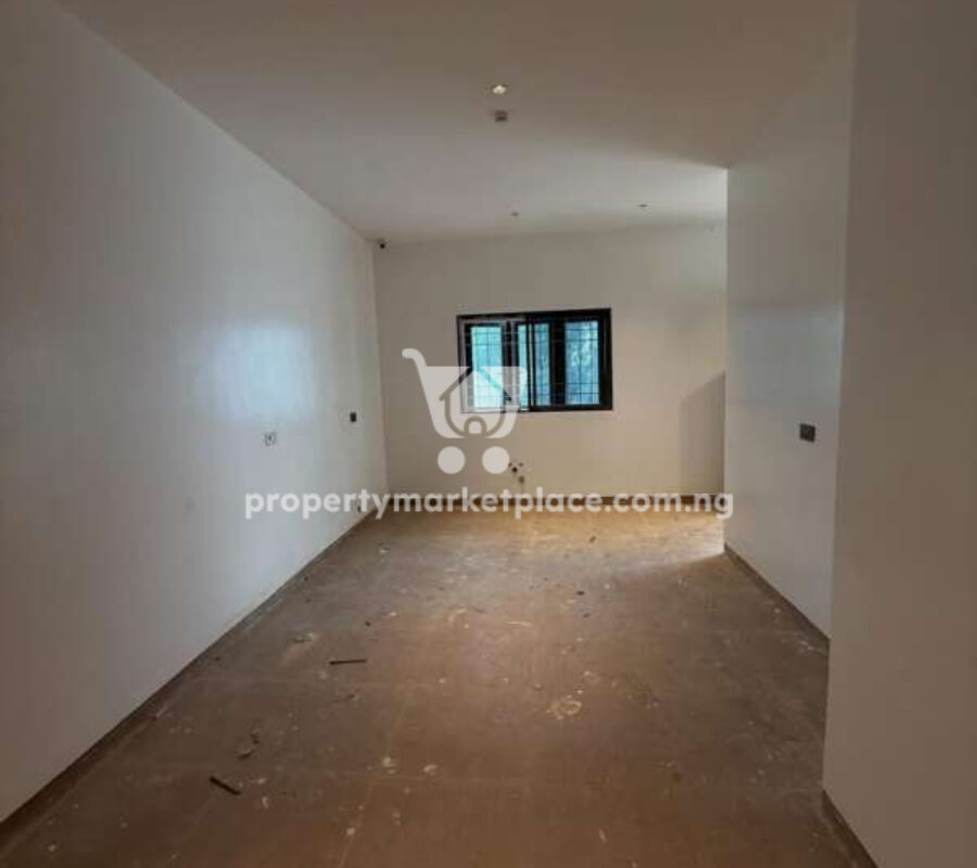 Massive 5 bedroom detached duplex with 2 rooms Bq