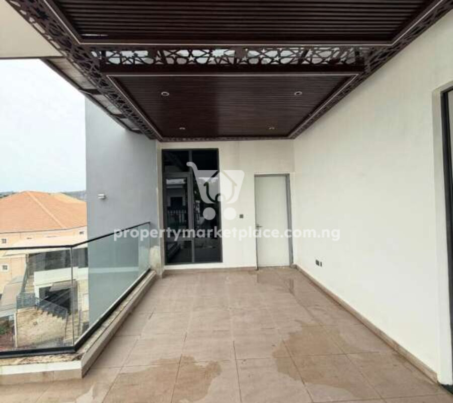 Massive 5 bedroom detached duplex with 2 rooms Bq
