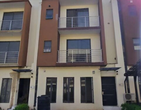 Spacious 4 bedroom terrace duplex with a room Bq