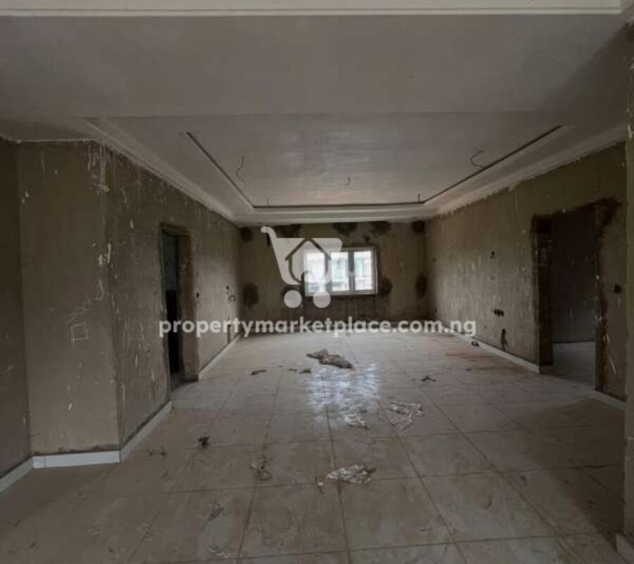 Spacious 5 bedroom detached duplex with a room Bq
