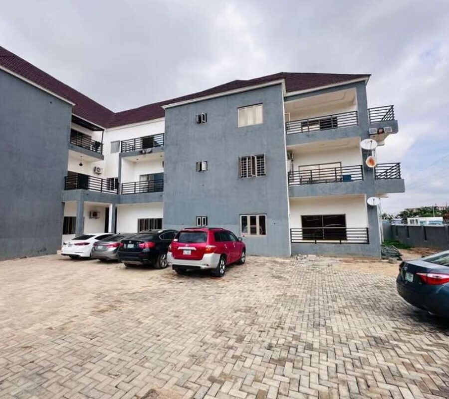 Spacious 3 bedroom flat in a nice area with tarred roads