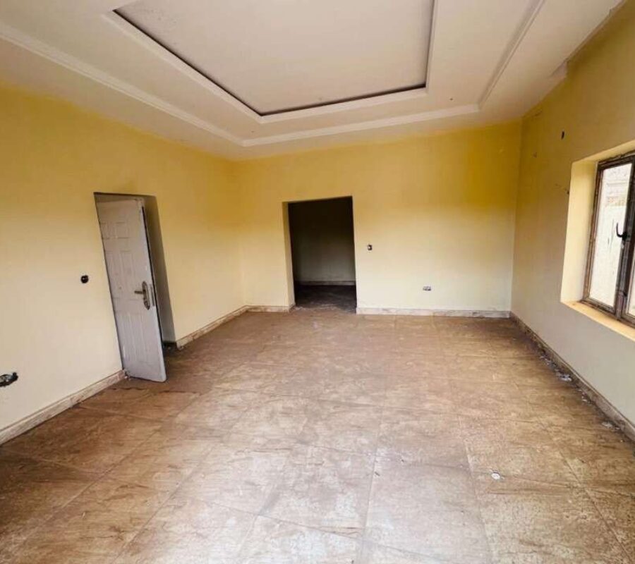 Spacious 3 bedroom flat in a nice area with tarred roads