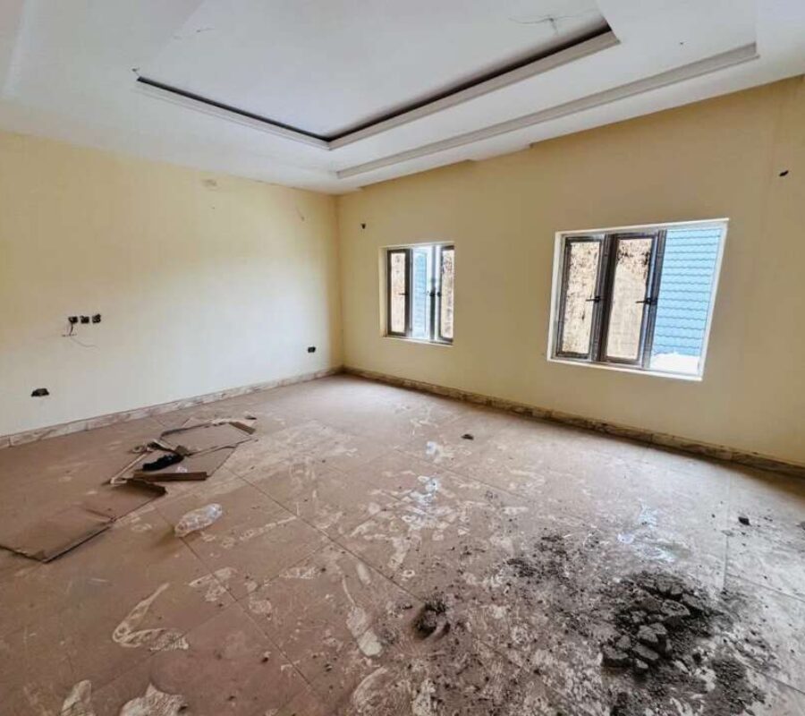 Spacious 3 bedroom flat in a nice area with tarred roads