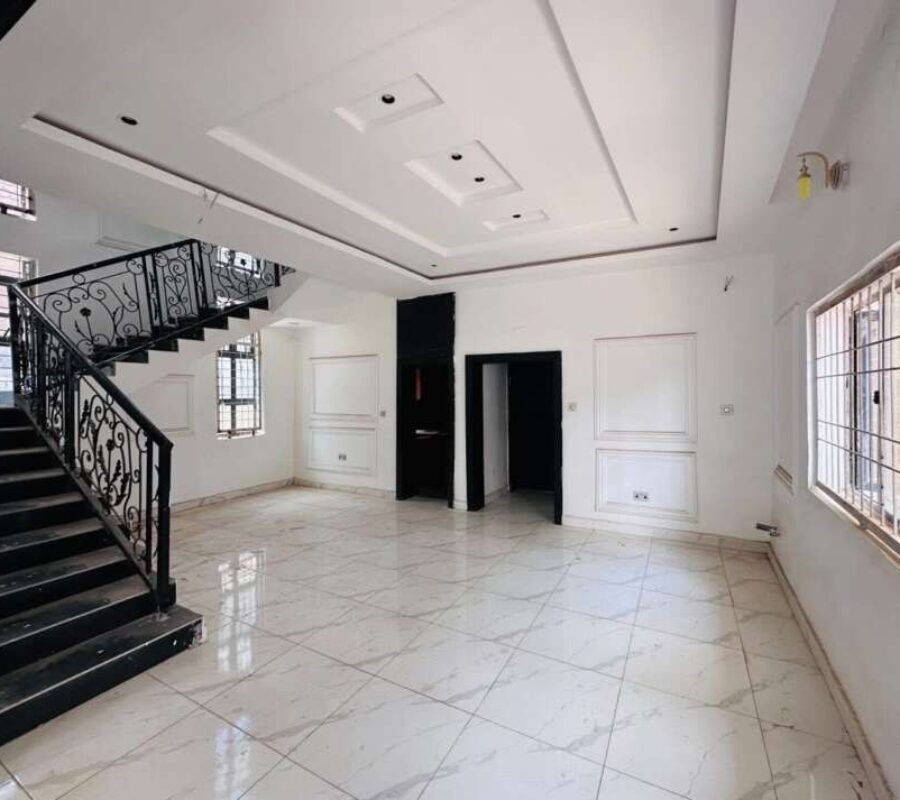 Spacious 4 bedroom detached duplex with 2 rooms boys quarter