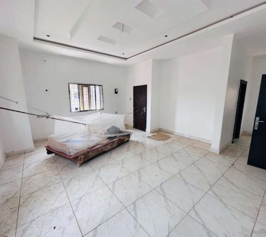Spacious 4 bedroom detached duplex with 2 rooms boys quarter
