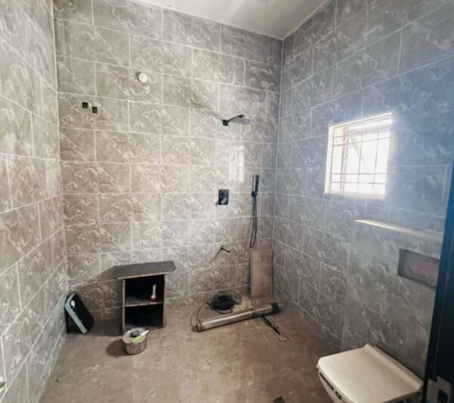 Spacious 4 bedroom detached duplex with 2 rooms boys quarter