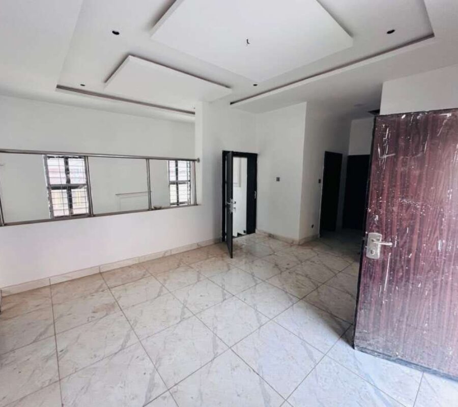 Spacious 4 bedroom detached duplex with 2 rooms boys quarter