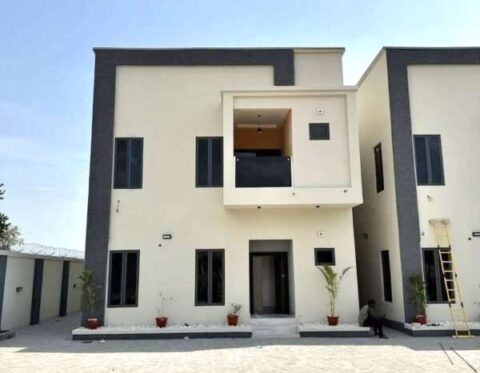 Massive 5 bedroom semi-detached duplex with a room Bq
