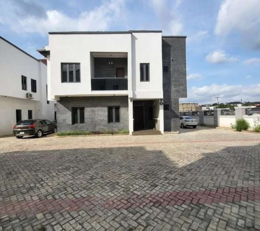 Newly built 5bedroom detached duplex with a room Bq