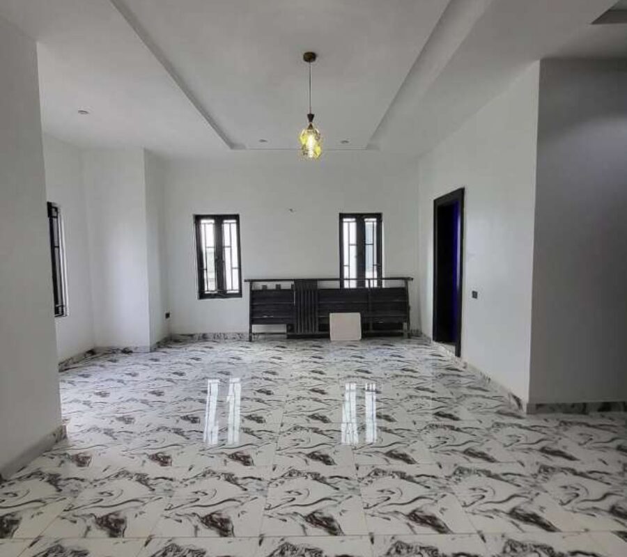 Newly built 5bedroom detached duplex with a room Bq