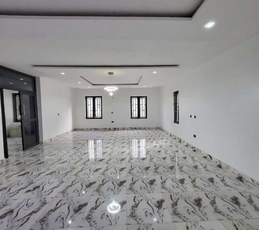Newly built 5bedroom detached duplex with a room Bq
