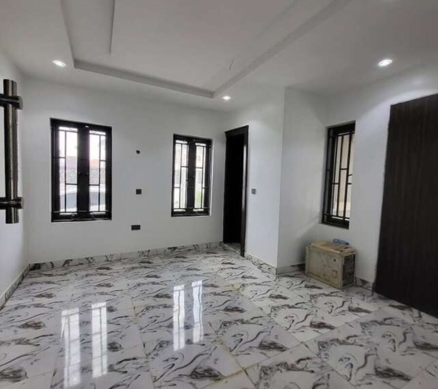 Newly built 5bedroom detached duplex with a room Bq