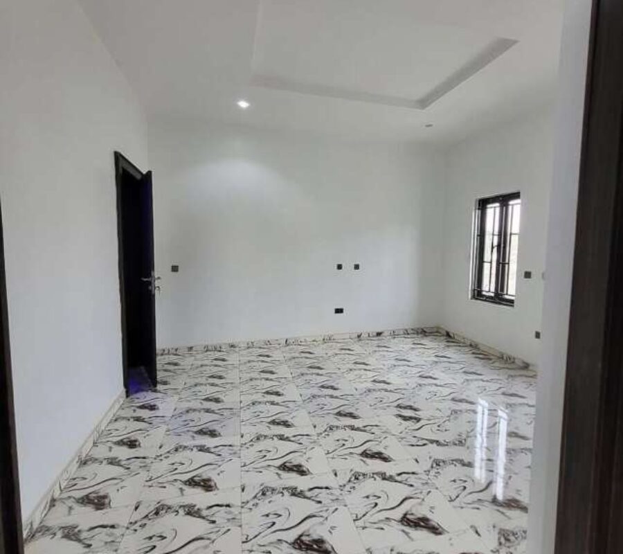 Newly built 5bedroom detached duplex with a room Bq