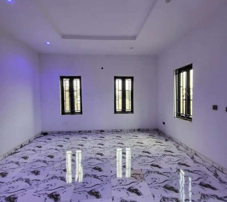Newly built 5bedroom detached duplex with a room Bq