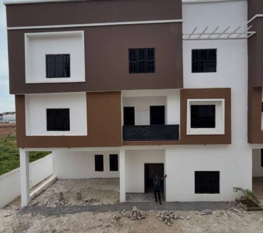 5 bedroom terrace duplex with Bq and basement