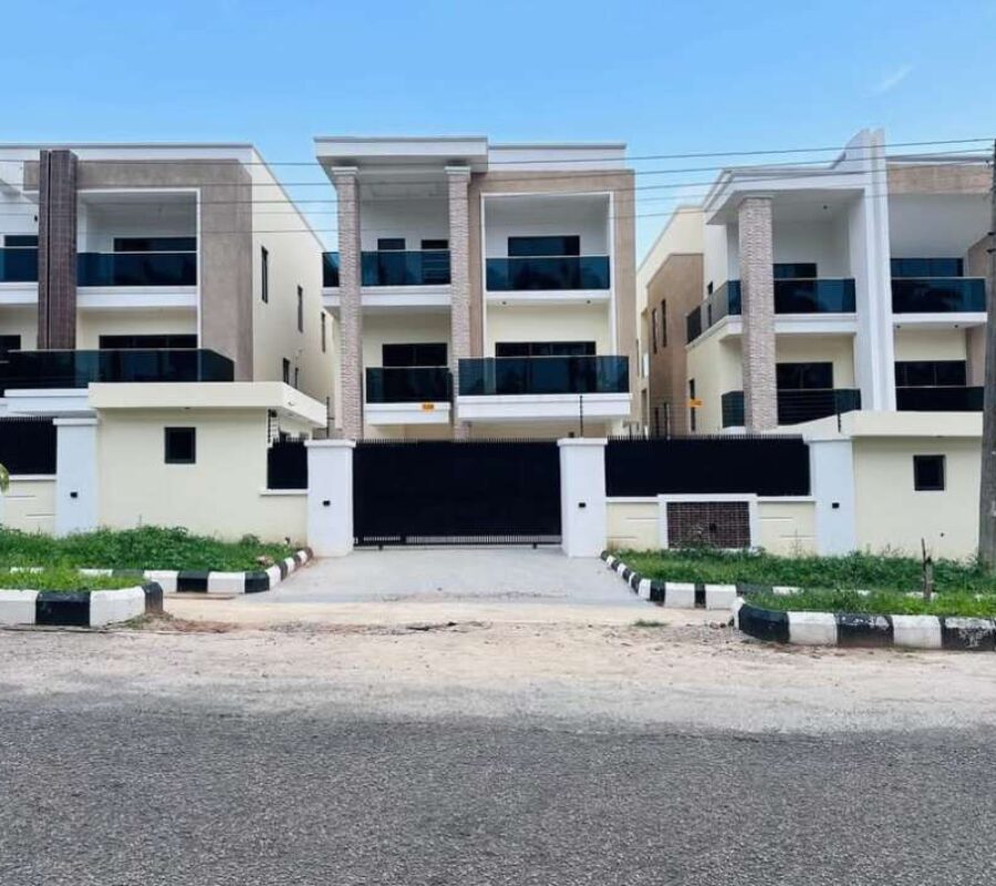 Tastefully finished 5 bedroom detached duplex with Bq
