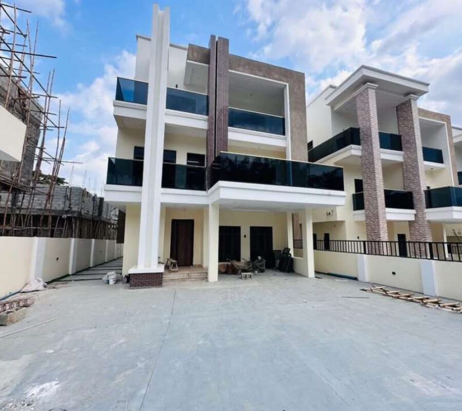 Tastefully finished 5 bedroom detached duplex with Bq