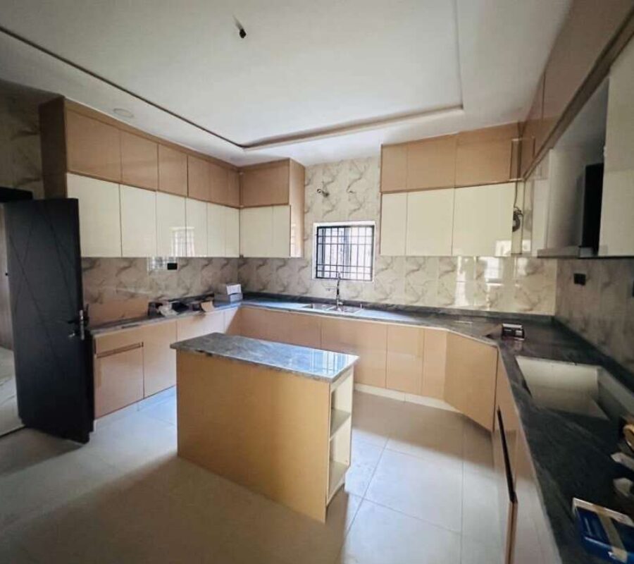 Tastefully finished 5 bedroom detached duplex with Bq