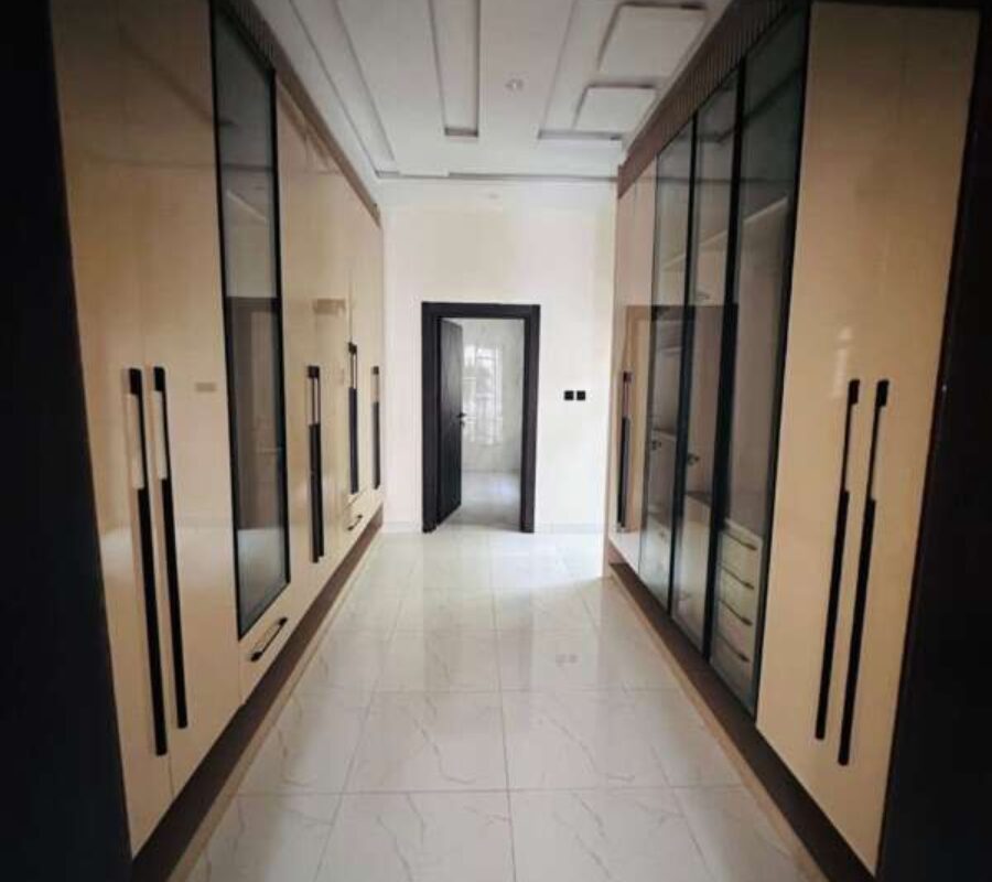 Tastefully finished 5 bedroom detached duplex with Bq