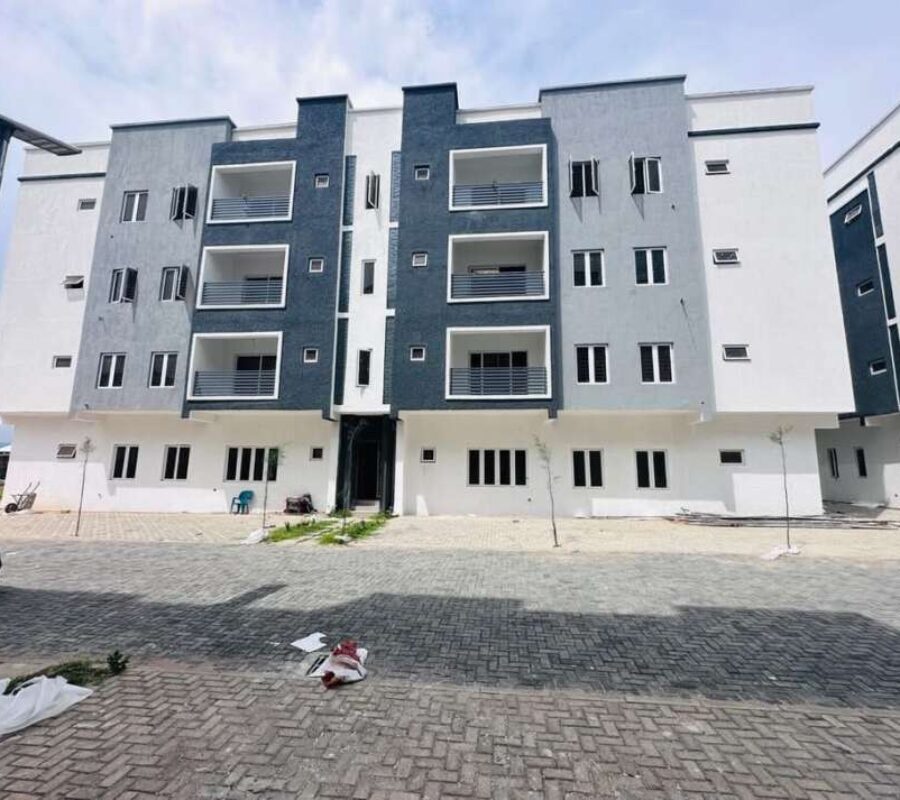 Spacious 3 bedroom flat in a nice and serene area