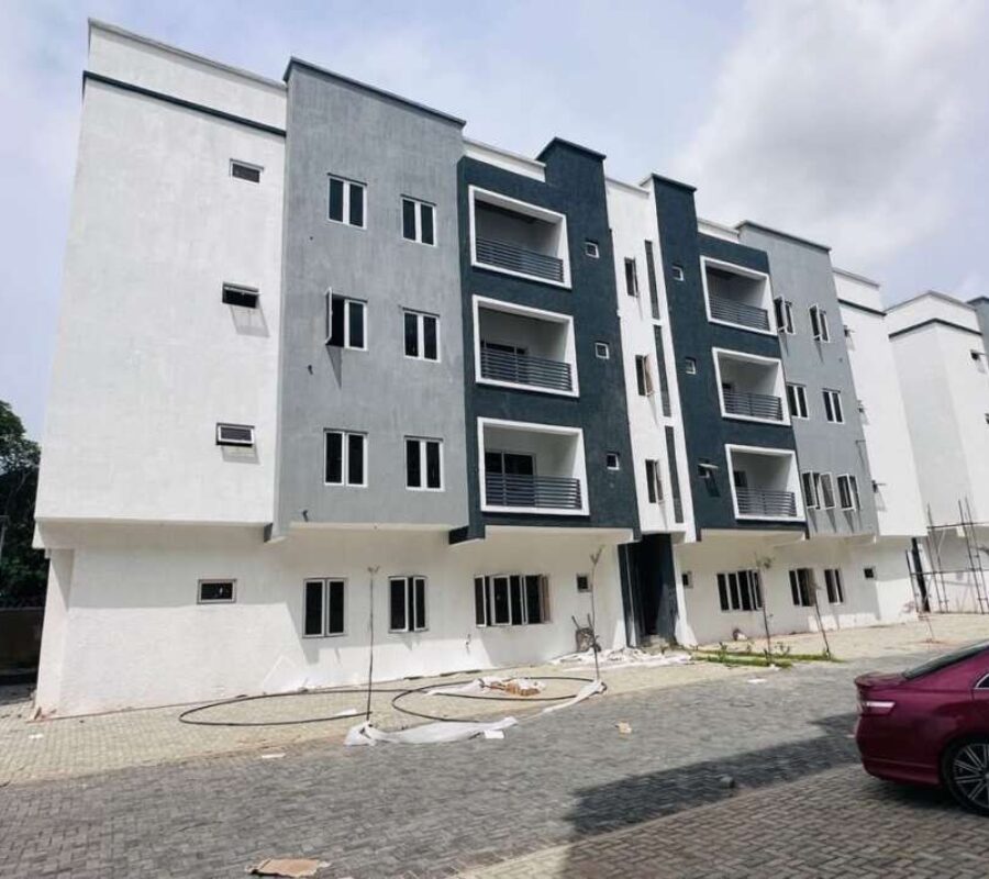 Spacious 3 bedroom flat in a nice and serene area
