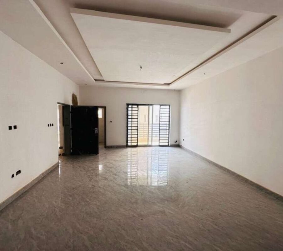 Spacious 3 bedroom flat in a nice and serene area