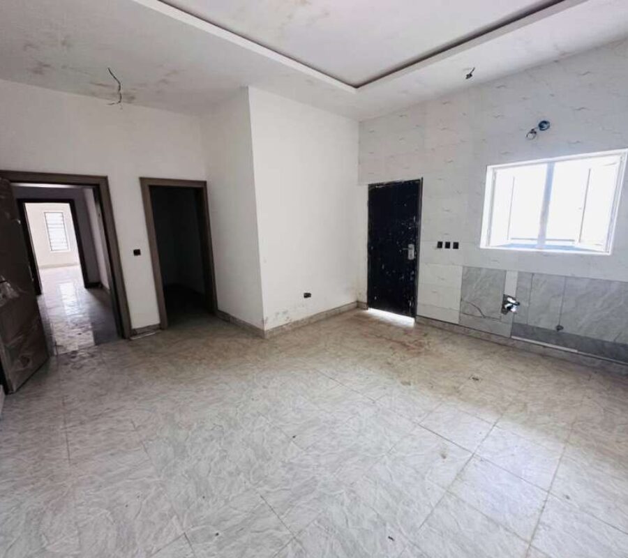 Spacious 3 bedroom flat in a nice and serene area