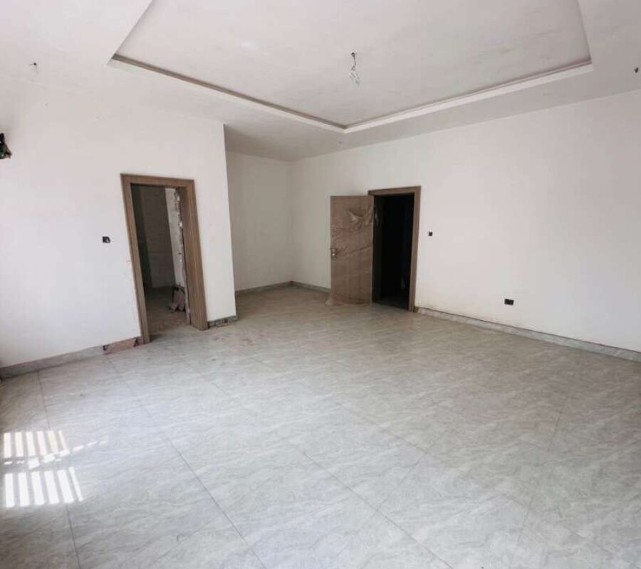 Spacious 3 bedroom flat in a nice and serene area