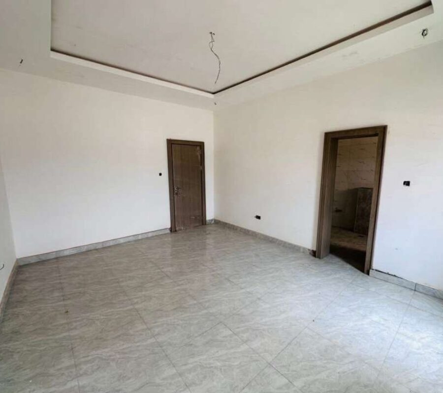 Spacious 3 bedroom flat in a nice and serene area