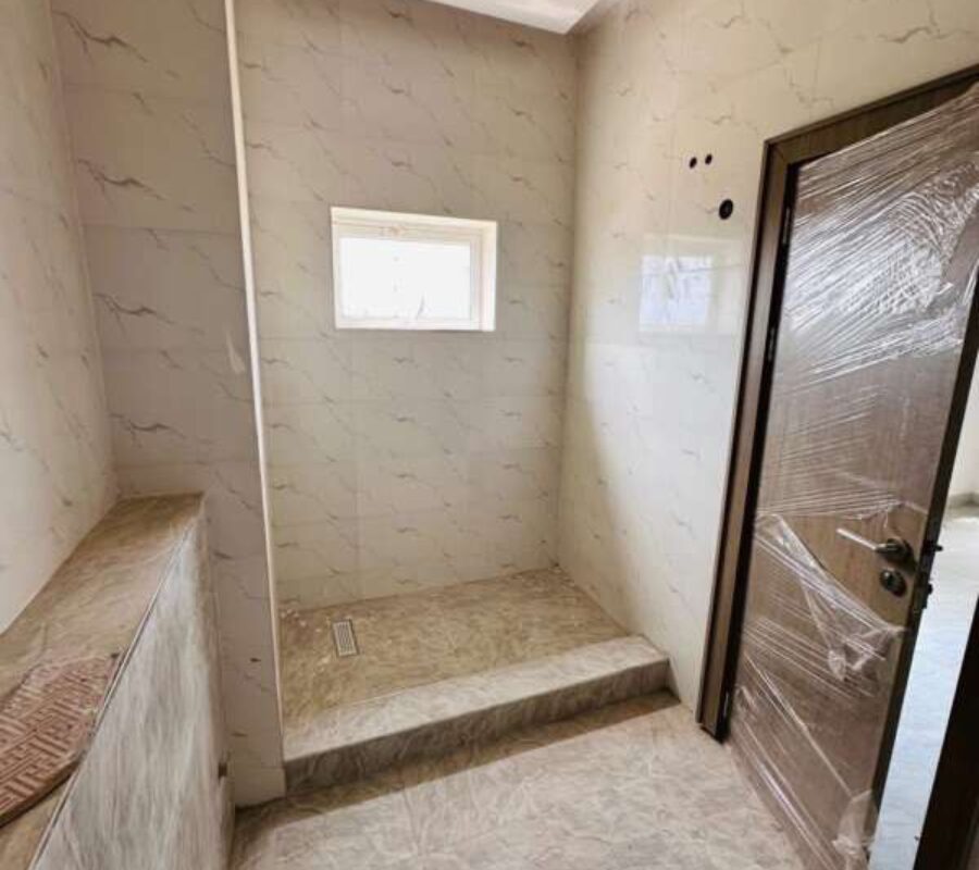 Spacious 3 bedroom flat in a nice and serene area